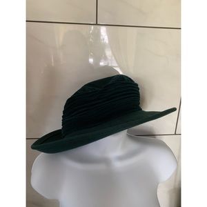 Vintage Velvet Hat 👒